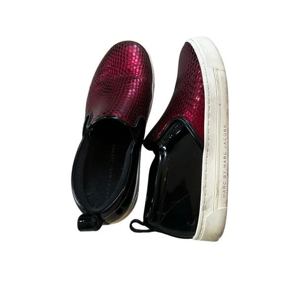 Flashy Glam red and black Marc by Marc Jacobs slip on shoes sz 6.5 stylish EU 37 - Picture 2 of 14